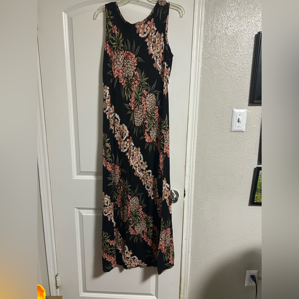 Hilo Hattie Black and Gold Asymmetrical Maxi Skirt